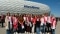Das Bild Mitgliederinnen des Viessmann Netzwerks für Frauen im Handwerk vor dem FCB Stadion in München