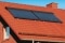 Das Bild zeigt Solarthermie auf dem Dach eines Hauses