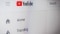 Das Bild zeigt einen Bildschirm mit YouTube-Startseite als Symbol für den Viessmann Climate Solutions Kanal