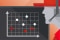 Grafik: Diagramm und Kopf mit Headset und. Baseballkappe