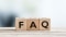 Würfel mit den Buchstaben FAQ